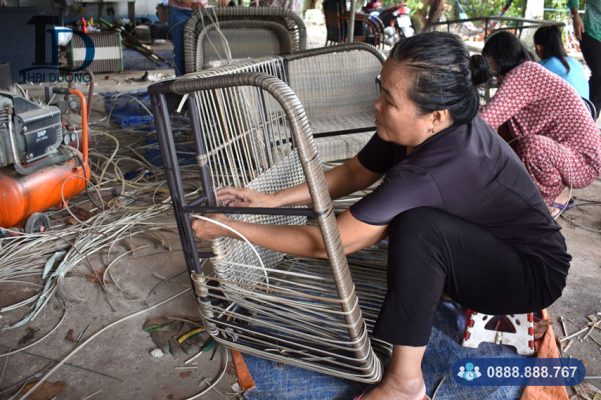 Quy trình sản xuất đồ nội thất nhựa giả mây cơ bản