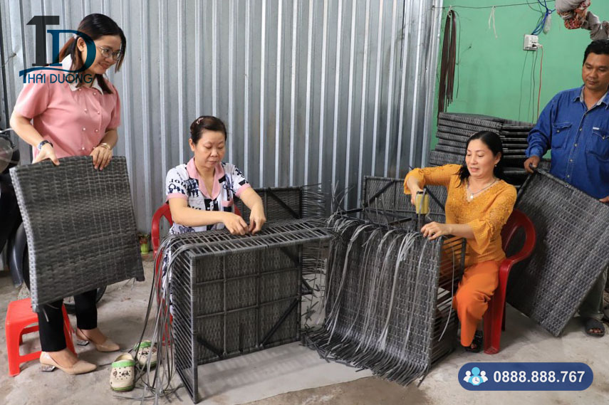 Quy trình sản xuất đồ nội thất nhựa giả mây cơ bản