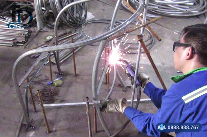 Quy trình sản xuất đồ nội thất nhựa giả mây cơ bản